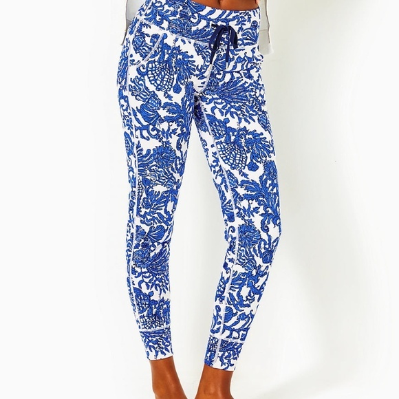 NWOT LILLY PULITZER ISLAND MID RISE JOGGER UP, DEEPER COCONUT RIDE WITH ME - Picture 2 of 3